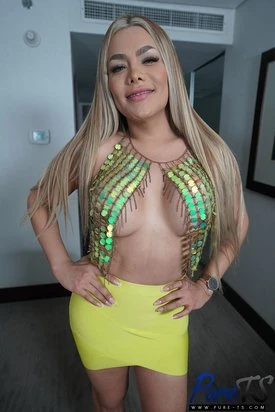 Aylin Izazaga Biography, Profile and Videos
